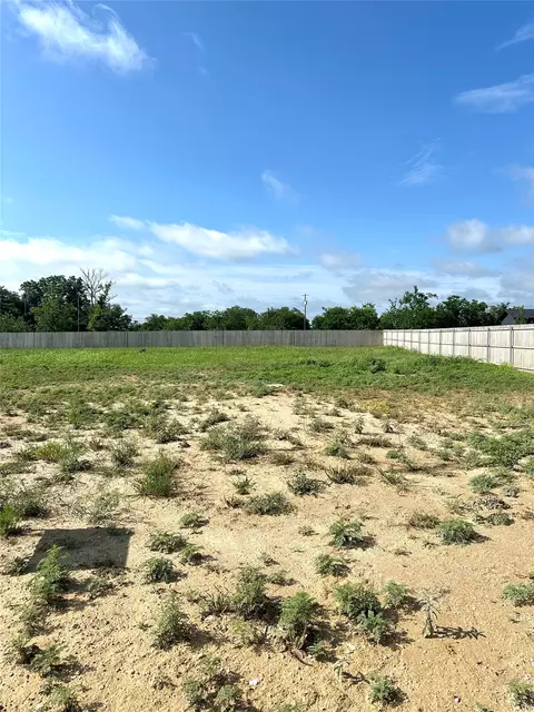 1006 E Highland Ave, Comanche, TX 76442 photo 2