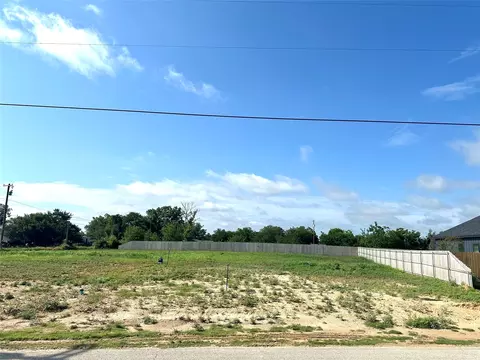 1006 E Highland Ave, Comanche, TX 76442