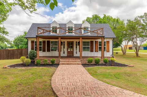 1305 N John Douglas Rd, Van Alstyne, TX 75495