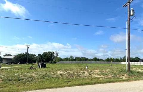 711 Johnson St, Comanche, TX 76442