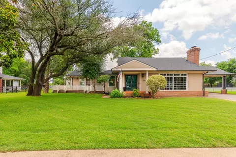 203 E Umphress St, Van Alstyne, TX 75495