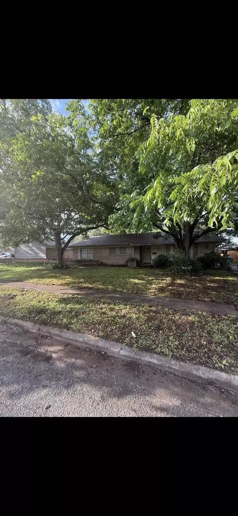 710 Valley Vw, Arlington, TX 76010