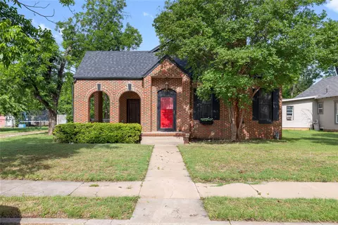 204 S Nueces St, Coleman, TX 76834