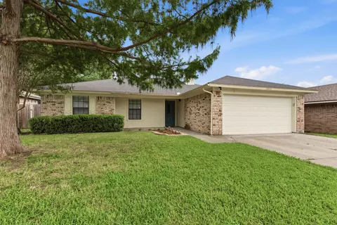 6640 Inwood Dr, Watauga, TX 76148