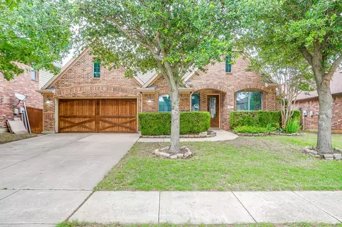 961 Tara Dr, Burleson, TX 76028