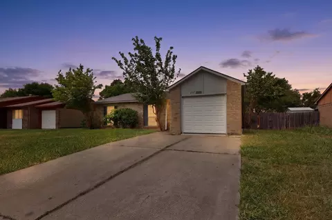 2317 Idlewood Dr, Arlington, TX 76014