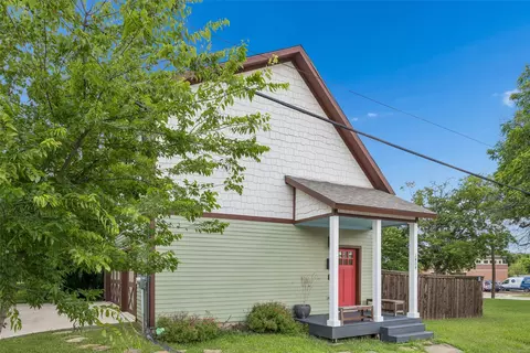 801 W Morphy St, Fort Worth, TX 76104