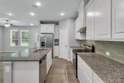 Kitchen - 159 Private Road 8524, Van, TX 75790 photo 2 of 2