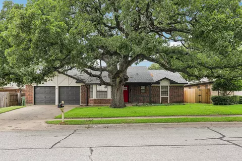 2421 Meadow Vw, Bedford, TX 76021
