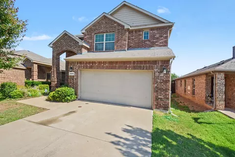 8909 Tenderfoot Ln, Aubrey, TX 76227