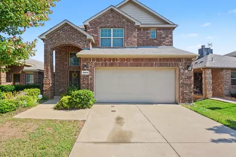 8909 Tenderfoot Ln, Aubrey, TX 76227