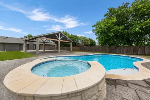 302 Anita Ln, Waxahachie, TX 75165