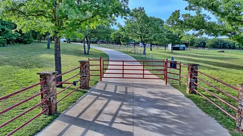 4509 Lazy E Rd, Saint Jo, TX 76265