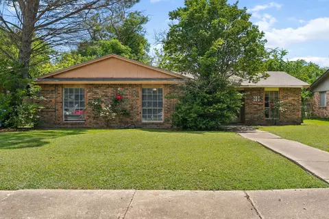818 Quebec Dr, Garland, TX 75040