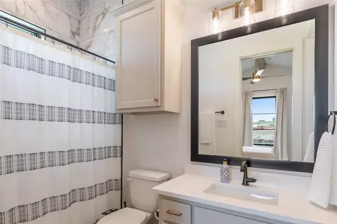 Bath - 2043 Sicily Ln, Haslet, TX 76052 photo 6 of 8