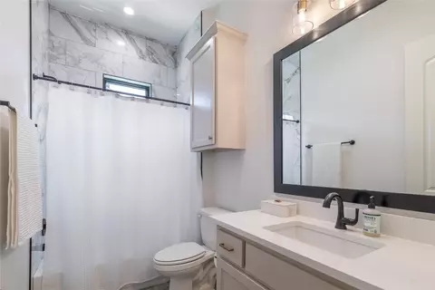 Bath - 2043 Sicily Ln, Haslet, TX 76052 photo 5 of 8