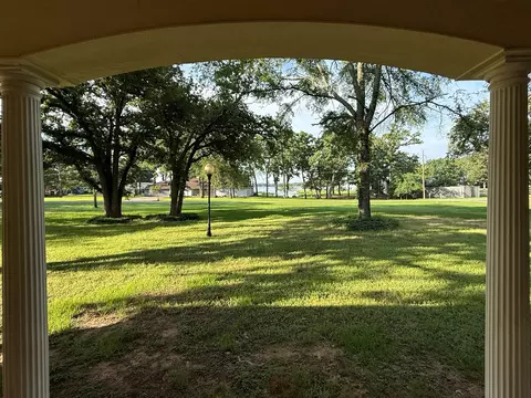 2811 N Shore Dr, Bonham, TX 75418