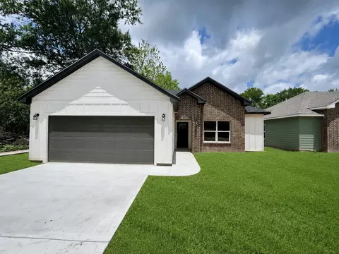 921 Putman St, Sulphur Springs, TX 75482