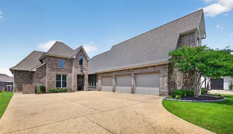 598 Dumaine Dr, Bossier City, LA 71111