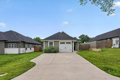 1032 Ray Dr, Denison, TX 75020