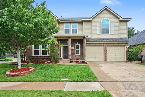 5201 White Sands Dr, Fort Worth, TX 76137