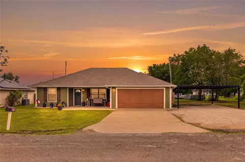 703 S College St, Celeste, TX 75423