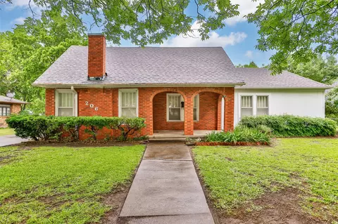 206 Ritchey St, Gainesville, TX 76240