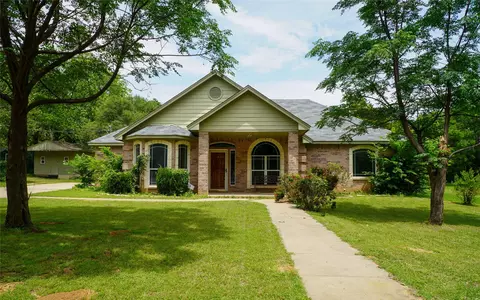 404 E Oakdale St, Keene, TX 76059