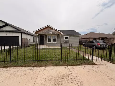 1720 E Arlington Ave, Fort Worth, TX 76104