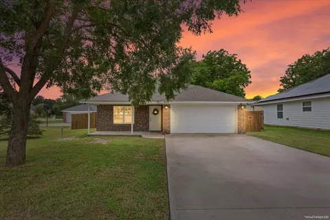 605 Powers St, Lacy Lakeview, TX 76705