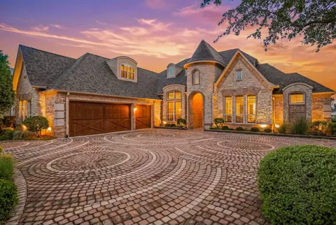 2707 Harborside Dr, Granbury, TX 76048