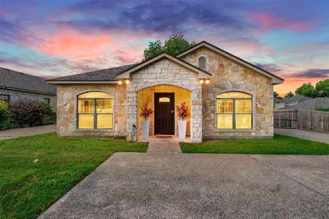 221 Gurley Ln, Waco, TX 76706