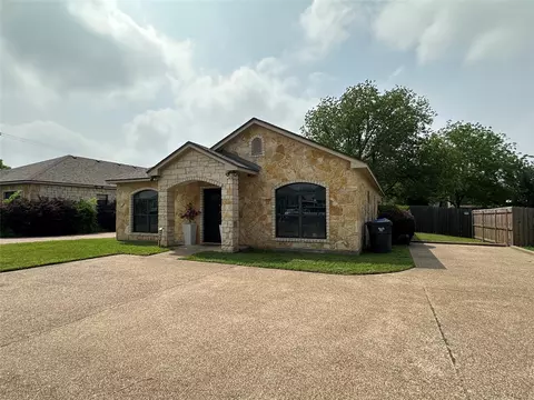 221 Gurley Ln, Waco, TX 76706