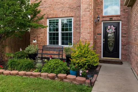 1016 Pebblecreek Dr, Burleson, TX 76028