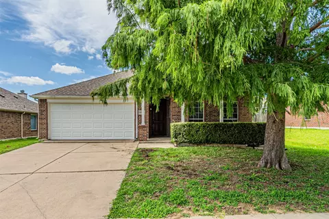 8220 Mossberg Dr, Arlington, TX 76002