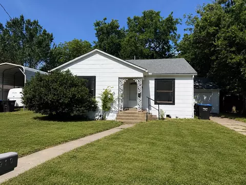 3910 Johnson St, Greenville, TX 75401