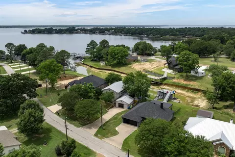 243 Autumn Wood Trl, Gun Barrel City, TX 75156