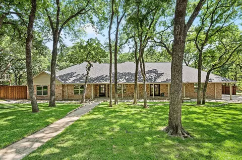 2335 Los Robles St, Grapevine, TX 76051