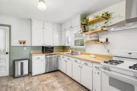 Kitchen - 3012 Mitchell Ave, Waco, TX 76708 photo 2 of 2