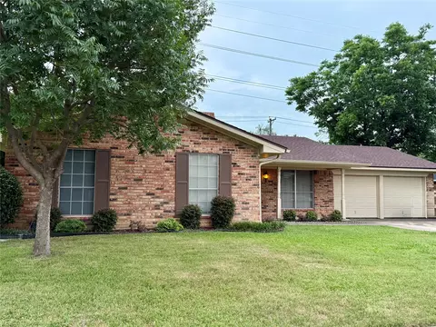 7548 Circle Dr, North Richland Hills, TX 76180