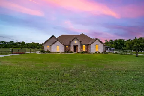 1013 Finney Dr, Weatherford, TX 76085