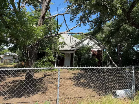 1205 N Elm St, Weatherford, TX 76086