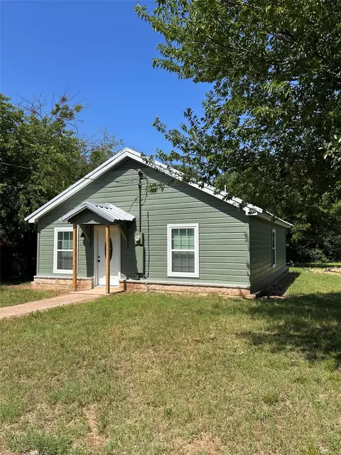 805 Green St, Comanche, TX 76442