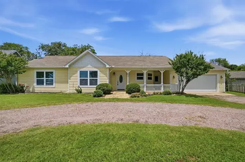 103 Seminole Dr, Gainesville, TX 76240
