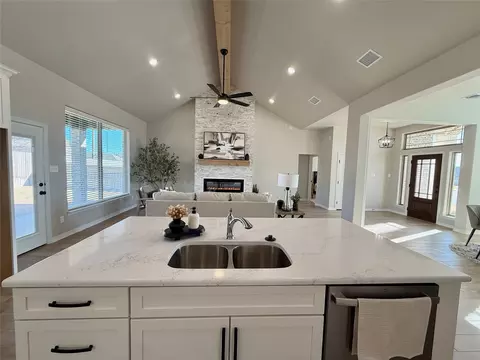Kitchen - 203 Lasso Loop, Lorena, TX 76655 photo 3 of 4