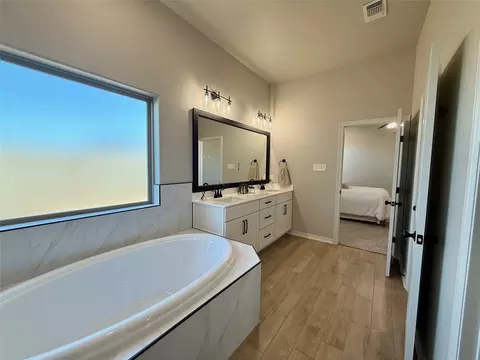 Bath - 203 Lasso Loop, Lorena, TX 76655 photo 6 of 8