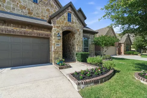 400 Ridgewood Dr, Lewisville, TX 75067