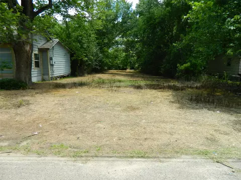 717 S 4th St, Bonham, TX 75418