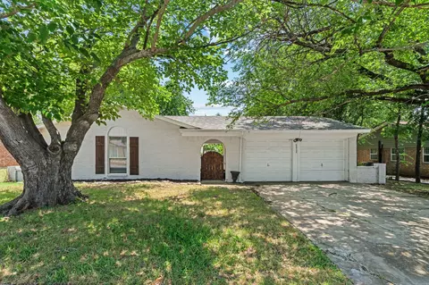 5812 Haney Dr, Watauga, TX 76148