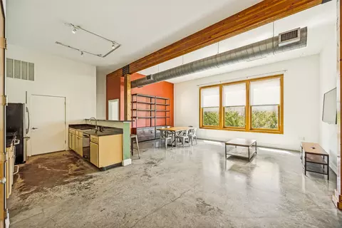 2502 Live Oak St #228, Dallas, TX 75204